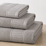 Conjunto de 3 toallas de baño Enigma Store en algodón 100% con peso 700 GSM, mostrando textura suave y tamaño grande.