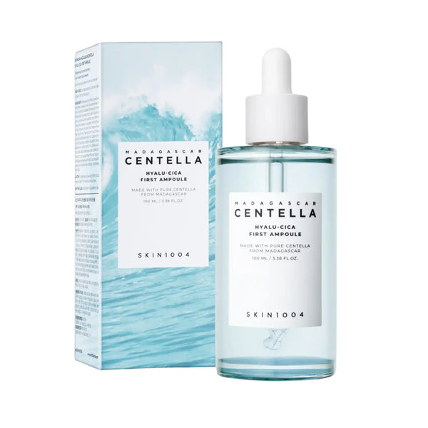 Ampolleta coreana SKIN1004 Hyalu-Cica First Ampoule de 100ml con envase transparente y gotero para cuidado de la piel.