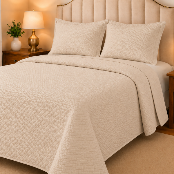 Cubrecama Quilt Liso Bordado 1,5 Plazas 6 Piezas con Cortinas