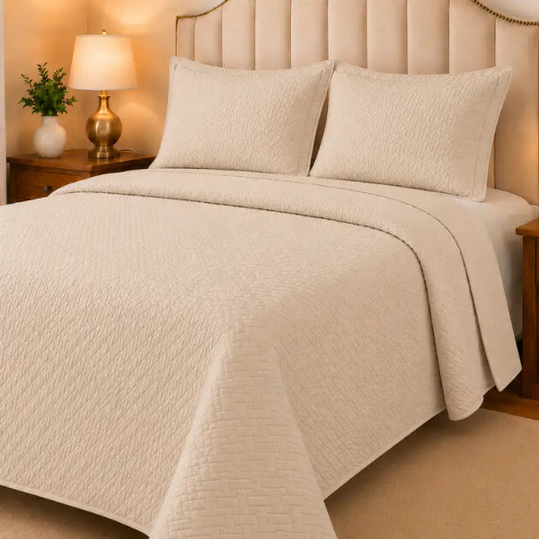 Cubrecama Quilt Liso Bordado 1,5 Plazas 6 Piezas con Cortinas