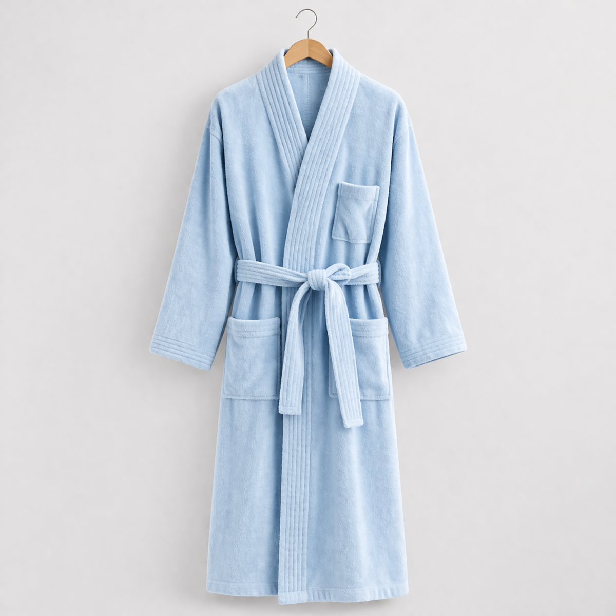 Bata de baño en algodón 100% de estilo spa, suave y cómoda, en color blanco, diseñada por Enigma Store para relajación.
