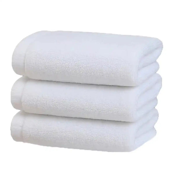 Juego de 3 toallas de baño blancas de algodón, tamaño 70x140 cm y peso de 500 g, de la marca Enigma Store.