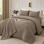 Juego de cobertor queen de 7 piezas en color marrón de Enigma Store, con diseño cómodo y elegante para cama.