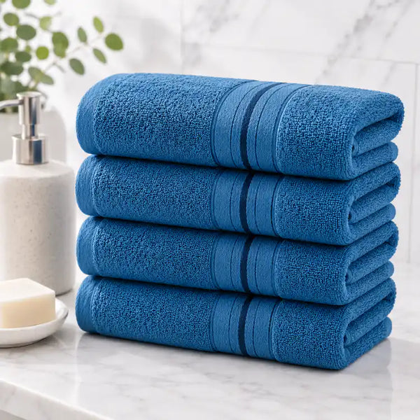 Cuatro toallas de algodón azul profundo de 130 g, ideales para hotel y spa, de la marca Enigma Store.