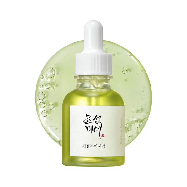 Suero calmante Beauty of Joseon con té verde y panthenol en frasco de 30ml, con envase y textura del producto visible.