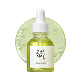 Suero calmante Beauty of Joseon con té verde y panthenol en frasco de 30ml, con envase y textura del producto visible.