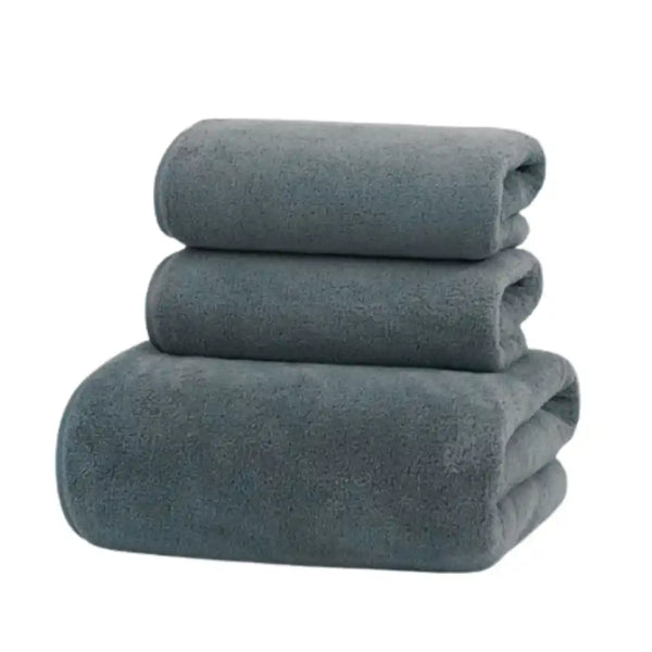 Toallas negras de microfibra para cuerpo, manos y cara, pack de 3, de la marca Enigma Store, con textura suave y absorbente.