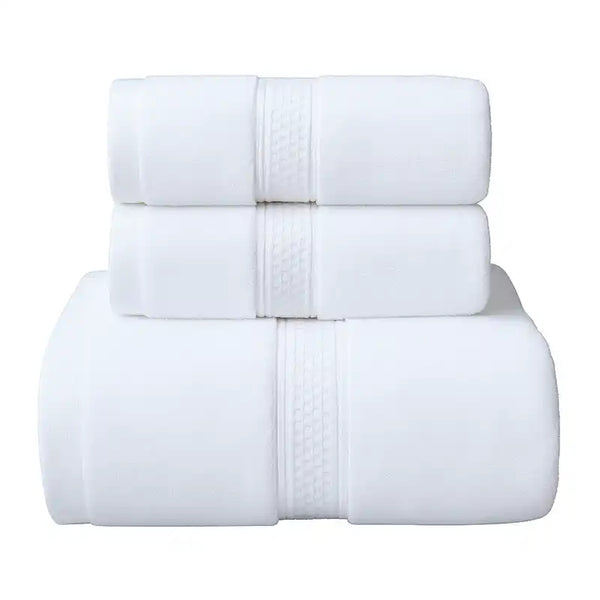 Conjunto de 3 toallas de baño y mano de algodón en colores neutros, ideales para uso hotelero y decoración de baño.