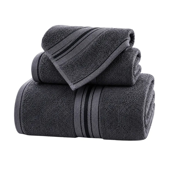 Pack de 3 toallas de cuerpo, mano y cara de algodón absorbente de la marca Enigma Store, en diferentes tamaños y colores.