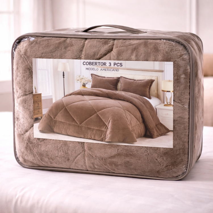 Cobertor marrón de la marca Enigma Store con fundas premium, mostrando textura suave y diseño elegante para cama.