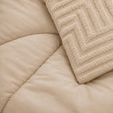Set de cobertor queen de 7 piezas en color beige, ropa de cama elegante y suave de la marca Enigma Store.