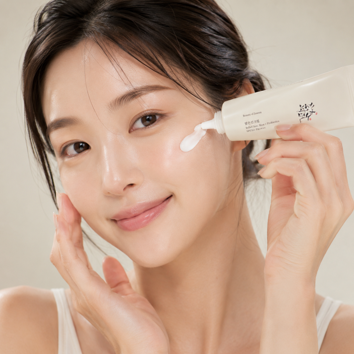 Bálsamo solar Beauty of Joseon Relief Sun con SPF50+ y ingredientes de arroz y probióticos, envase de 50ml para protección solar.