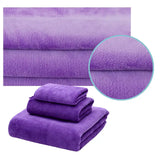 Tres toallas lilas de microfibra para cuerpo, manos y cara, de la marca Enigma Store, en diferentes tamaños.