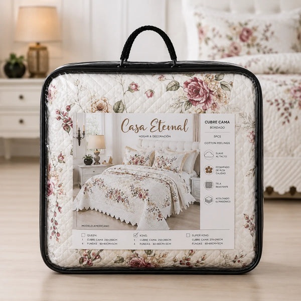 Cubrecama quilt bordado King de Casa Eterna con diseño floral en tonos crema, 5 piezas para cama grande.