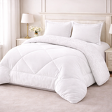 Cobertor blanco y fundas premium de Enigma Store, suave y elegante, ideal para decorar y proteger tu cama.