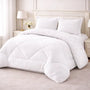 Cobertor blanco y fundas premium de Enigma Store, suave y elegante, ideal para decorar y proteger tu cama.