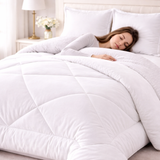 Cobertor blanco con fundas premium de la marca Enigma Store, diseñado para mayor comodidad y estilo en la cama.