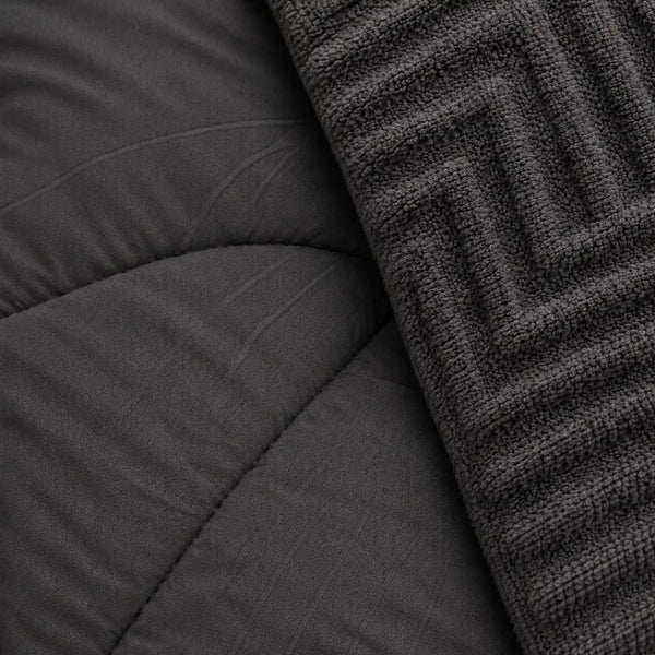 Juego de cobertor Queen 7 piezas en color gris oscuro, con fundas y accesorios de la marca Enigma Store.