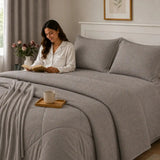 Set de cobertor queen de 7 piezas en color taupe de Enigma Store, con mantas y fundas decorativas.