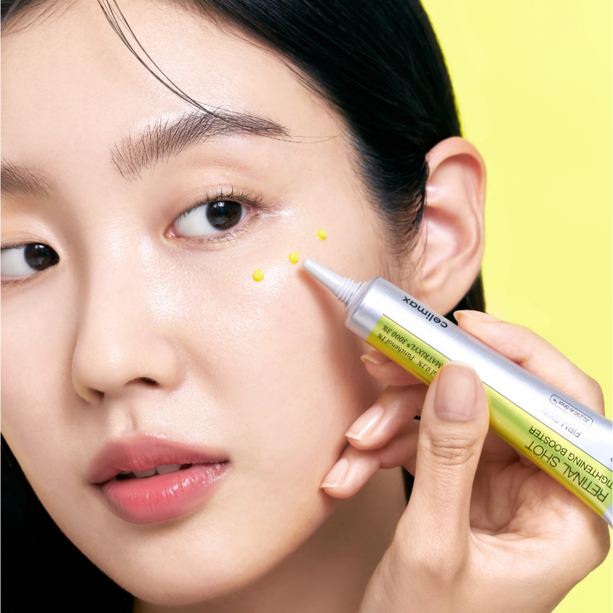 Suero coreano CELIMAX THE VITA-A RETINAL SHOT TIGHTENING BOOSTER de 15ml, envase con gotas y textura ligera para piel revitalizada.