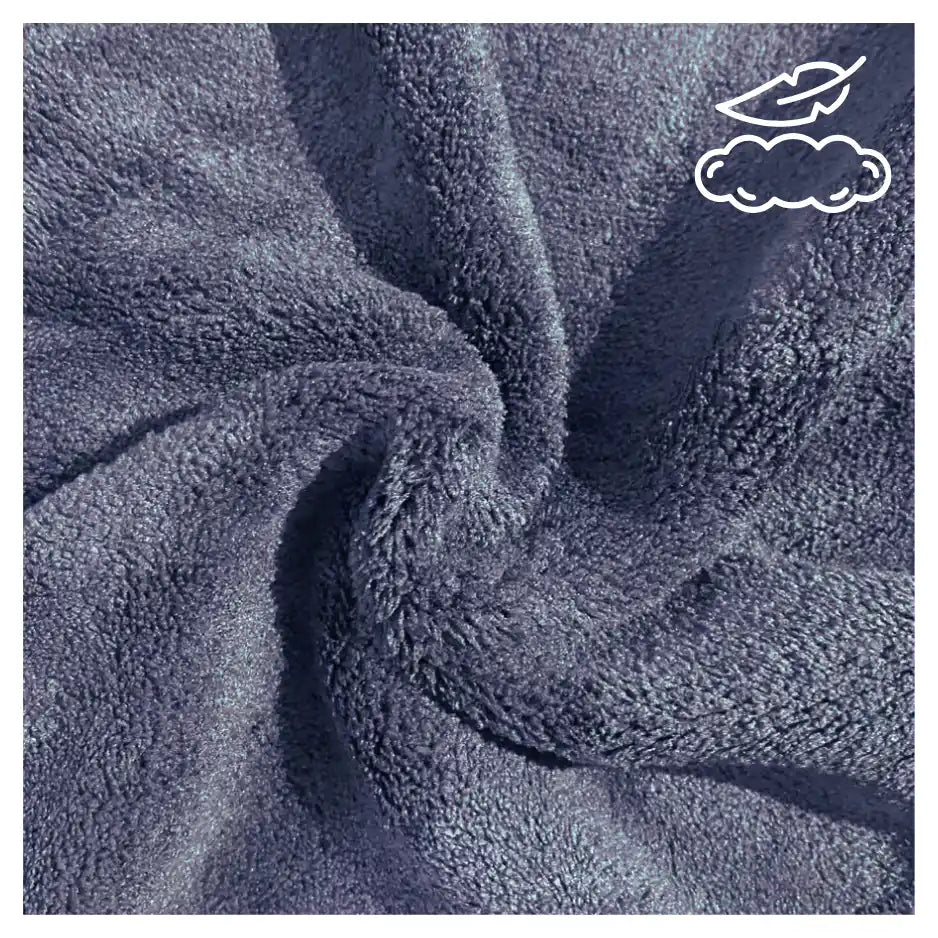 Set de 3 toallas negras de microfibra para cuerpo, manos y cara, de la marca Enigma Store, con textura suave y absorbente.