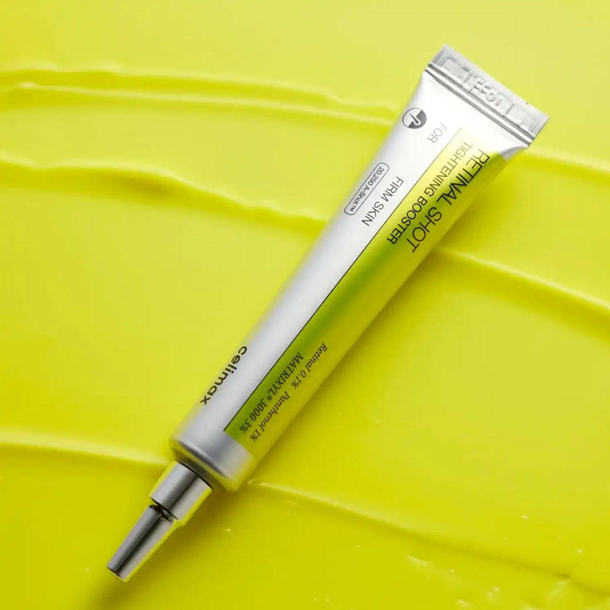 Suero de cuidado de la piel CELIMAX THE VITA-A RETINAL SHOT en botella de 15 ml, con textura ligera y envase compacto.