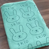 Toalla de microfibra para niño de secado rápido y absorbente, suave y cómoda, ideal para uso en la playa o la piscina.