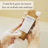 Espuma facial SKIN1004 Madagascar Centella Ampoule Foam 125ml para cuidado de la piel coreano, con ingredientes naturales.