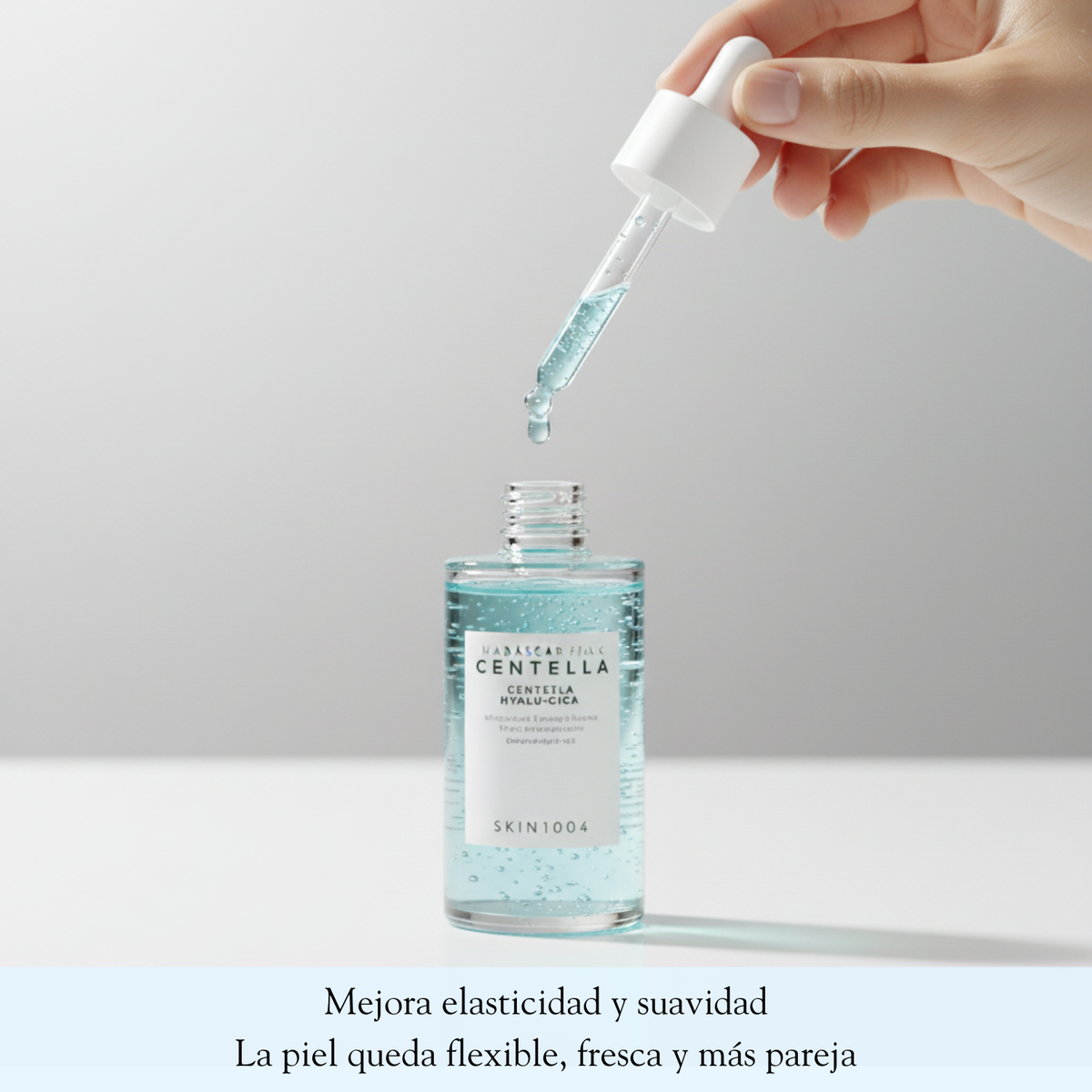 Ampolleta coreana SKIN1004 Hyalu-Cica First Ampoule con envase de 100ml, muestra el frasco y la etiqueta del producto.
