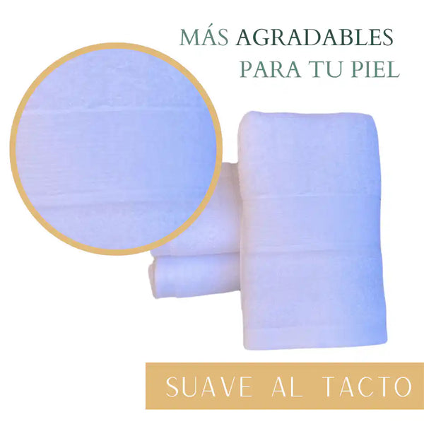 Set de 4 toallas blancas de algodón de 130 g, ideales para hotel y spa, con textura suave y absorbente.