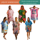 Toalla con capucha para playa de mujer tipo surf poncho, en color azul, con broches, de la marca Enigma Store.