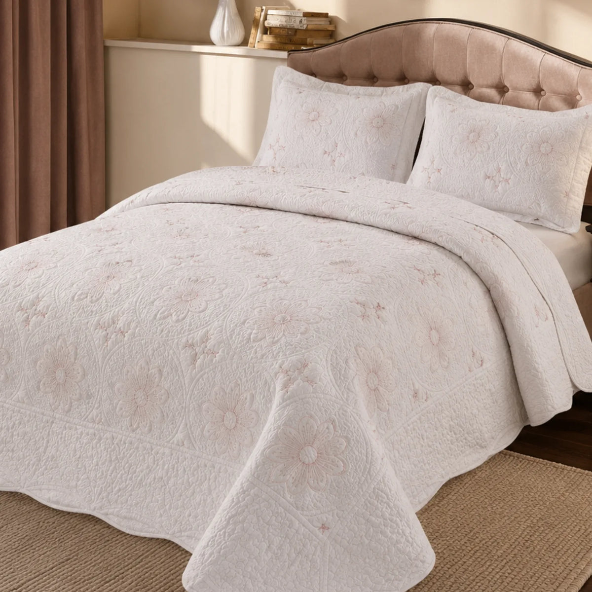 Cubrecama bordado blanco premium de 3 piezas para cama king, con diseño elegante y detalles en el tejido, de Enigma Store.