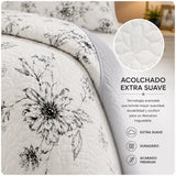 Cubrecama quilt bordado king de 5 piezas con flores grises y textura suave, de la marca Casa Eterna.