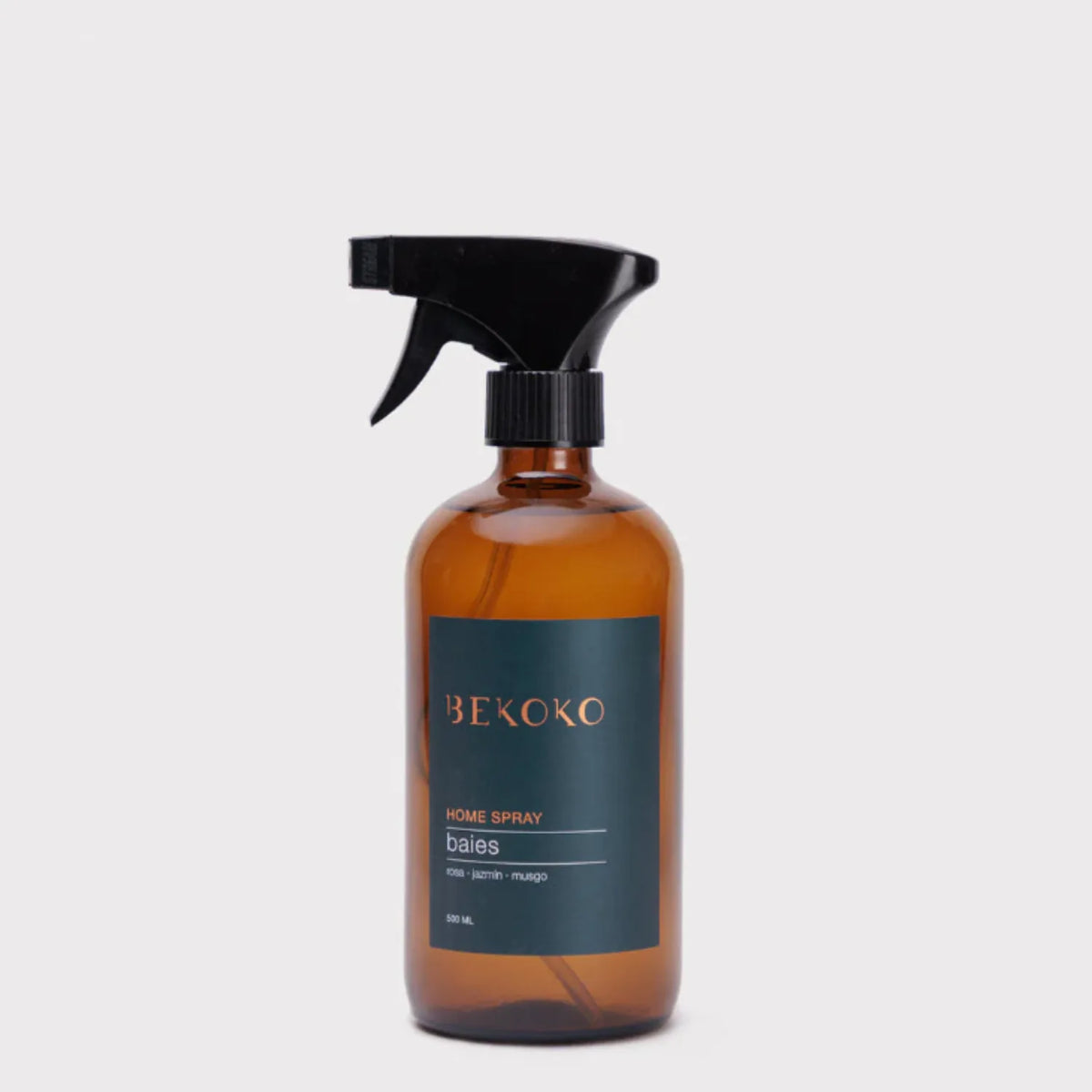 Aromatizante para el hogar BEKOKO con fragancia a bayas en envase spray, ideal para perfumar espacios.