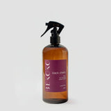 Aromatizante para el hogar BEKOKO Black Cherry en botella con pulverizador, ideal para perfumar espacios interiores.