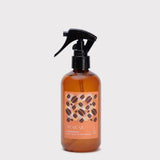 Spray aromatizante BEKOKO con aroma a café biscotti, para perfumar ambientes con fragancia cálida y acogedora.
