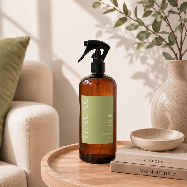 Aromatizante para el hogar BEKOKO con fragancia a higo, en envase spray, ideal para perfumar ambientes en interiores.