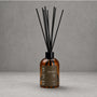 Difusor ambiental Be Wood de 250ml con varillas aromatizantes para hogar, en envase transparente con varillas de madera natural