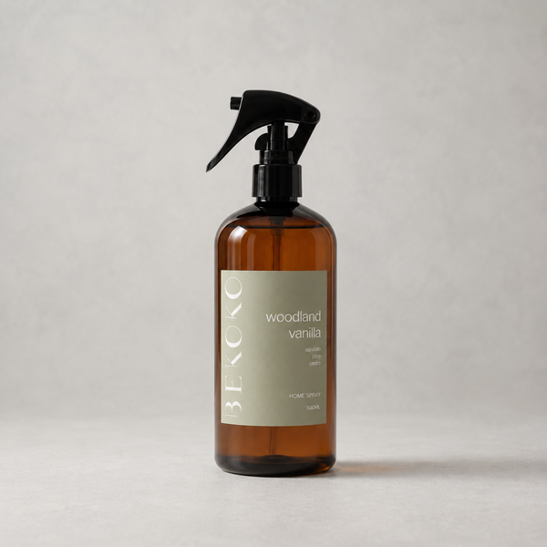 Spray aromatizante para el hogar Woodland Vainilla de Enigma Store, botella de 500 ml con diseño elegante y aroma suave.