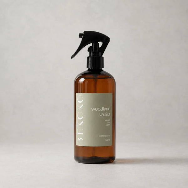 Spray aromatizante para el hogar Woodland Vainilla de Enigma Store, botella de 500 ml con diseño elegante y aroma suave.
