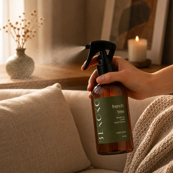 Aromatizante para el hogar BEKOKO French Tree en spray, con envase decorativo y diseño elegante para perfumar espacios.
