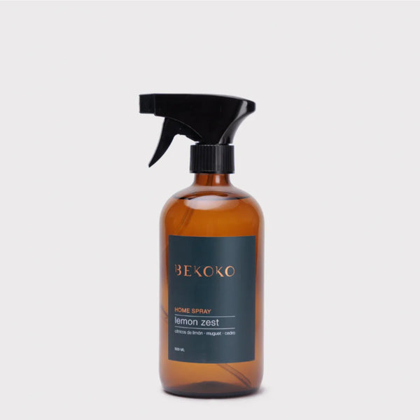 Aromatizante en spray BEKOKO Lemon Zest para el hogar, frasco con spray y etiqueta que muestra el aroma cítrico de limón.