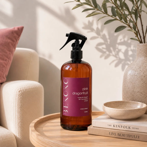 Spray aromatizante para el hogar BEKOKO con fragancia de pitaya rosa, envase de spray decorativo y elegante.