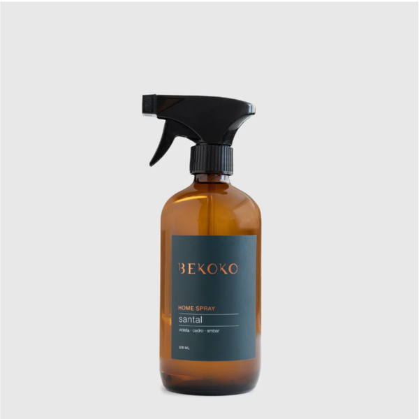 Spray aromatizante para el hogar BEKOKO Santal, envase con spray y aroma a sándalo, ideal para perfumar espacios interiores