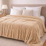 Manta plush de piel durazno en color beige, lujosa y suave, tamaño king 240x260 cm, de la marca Enigma Store.