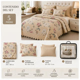 Cubrecama quilt bordado king de Casa Eterna con diseño floral beige y cinco piezas para cama tamaño king.