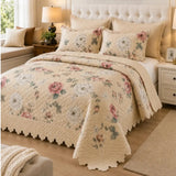 Cubrecama king size de Casa Eterna con diseño floral beige y bordado, 5 piezas para cama de matrimonio.