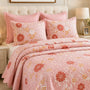 Cubrecama King de 5 piezas con bordados de flores rosadas, seda suave y diseño elegante de Casa Eterna.