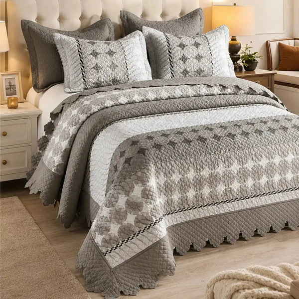 Cubrecama quilt bordado King de Casa Eterna con diseño geométrico en gris, 5 piezas, detalles acolchados y acabado premium.