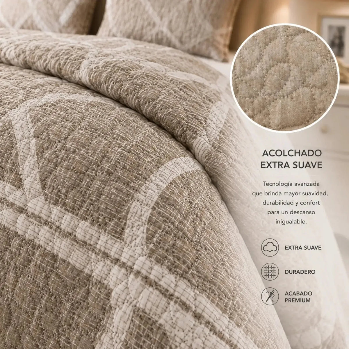 Detalle de la textura del cubrecama king de Casa Eterna con bordado geométrico en color beige, de 5 piezas.